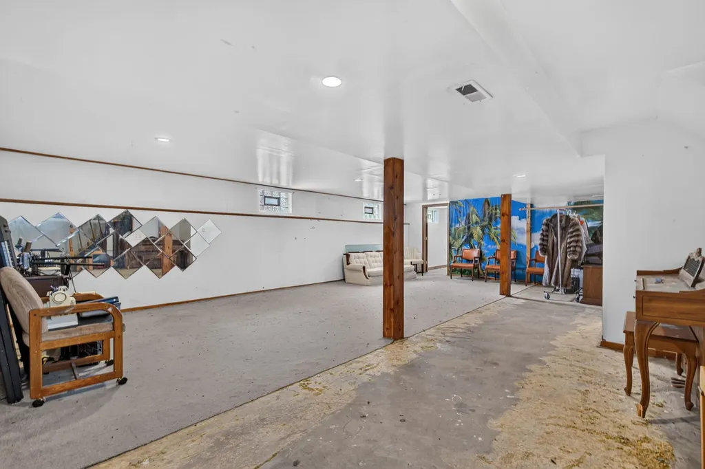7768 South Luella Avenue Chicago IL 60649