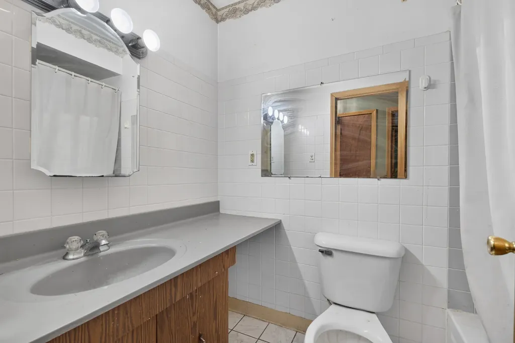 7768 South Luella Avenue Chicago IL 60649