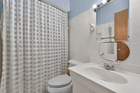 7768 South Luella Avenue Chicago IL 60649