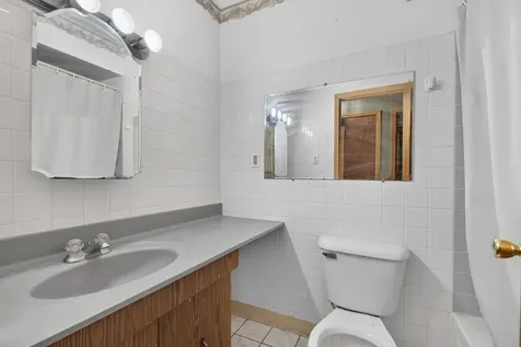 7768 South Luella Avenue Chicago IL 60649