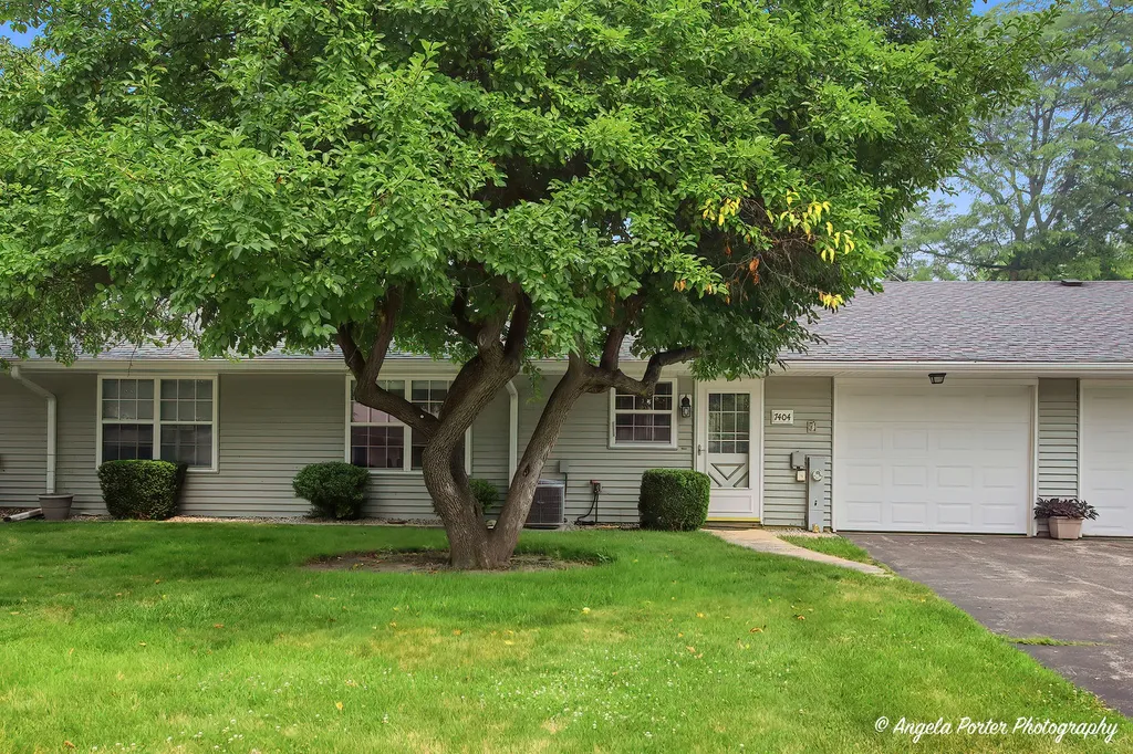 7404 Crest Hill Court Fox Lake IL 60020
