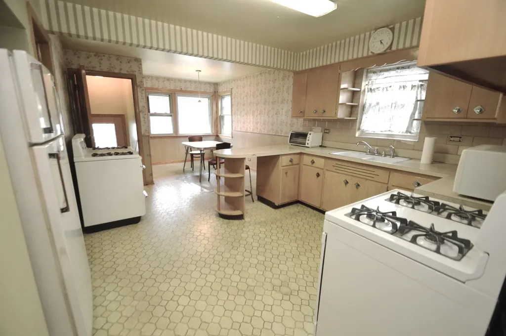 5625 South Kilbourn Avenue Chicago IL 60629