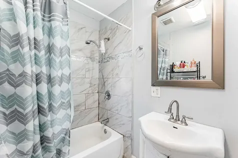 7553 South Saint Lawrence Avenue Chicago IL 60619