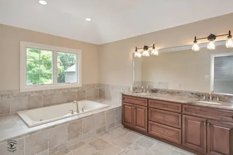 8834 Carefree Avenue Orland Park IL 60462