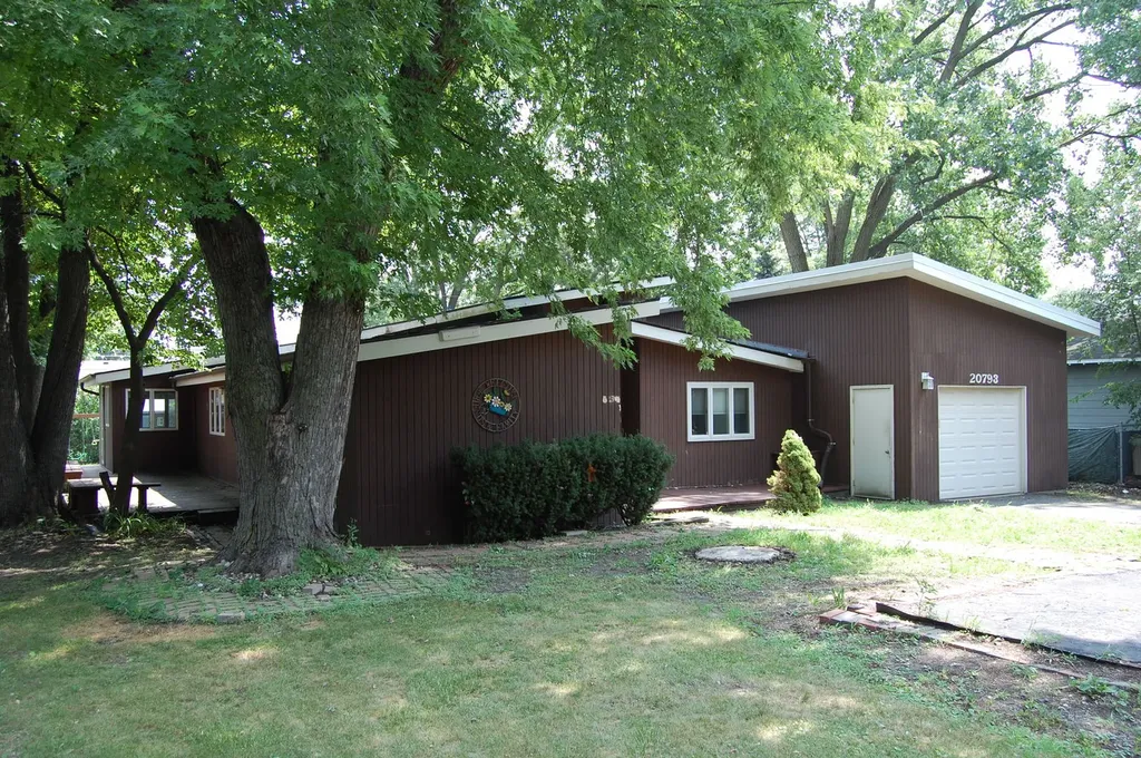 20793 North Florence Avenue Prairie View IL 60069