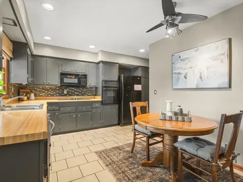 2331 Richard Avenue Rockford IL 61108