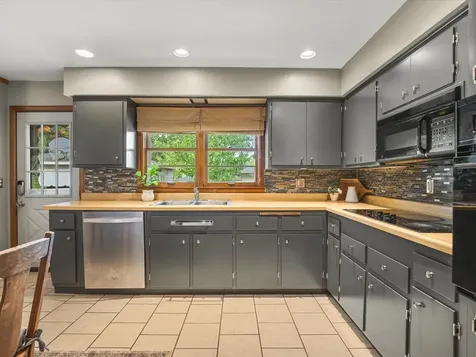 2331 Richard Avenue Rockford IL 61108
