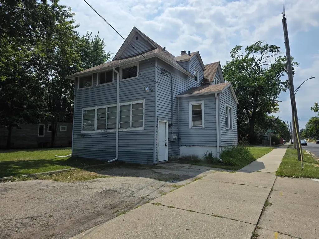 1801 Victoria Avenue North Chicago IL 60064