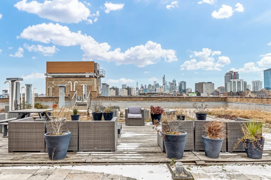 2545 South Dearborn Street Chicago IL 60616