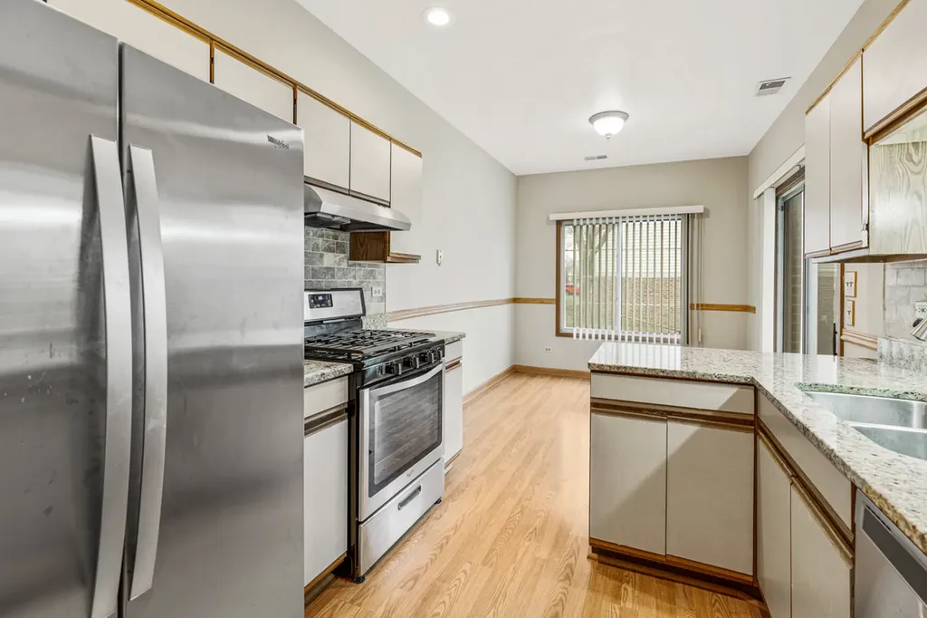 1665 Commodore Court Schaumburg IL 60193