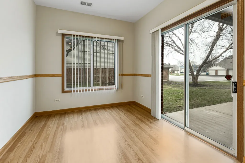 1665 Commodore Court Schaumburg IL 60193