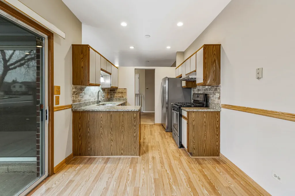 1665 Commodore Court Schaumburg IL 60193