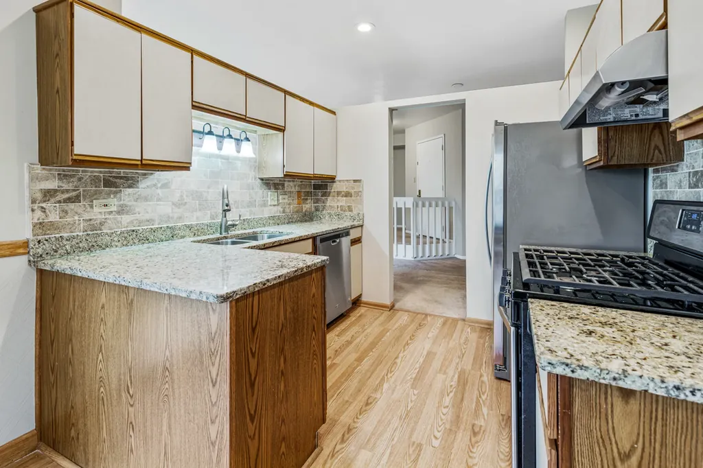 1665 Commodore Court Schaumburg IL 60193