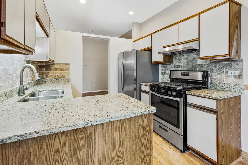 1665 Commodore Court Schaumburg IL 60193