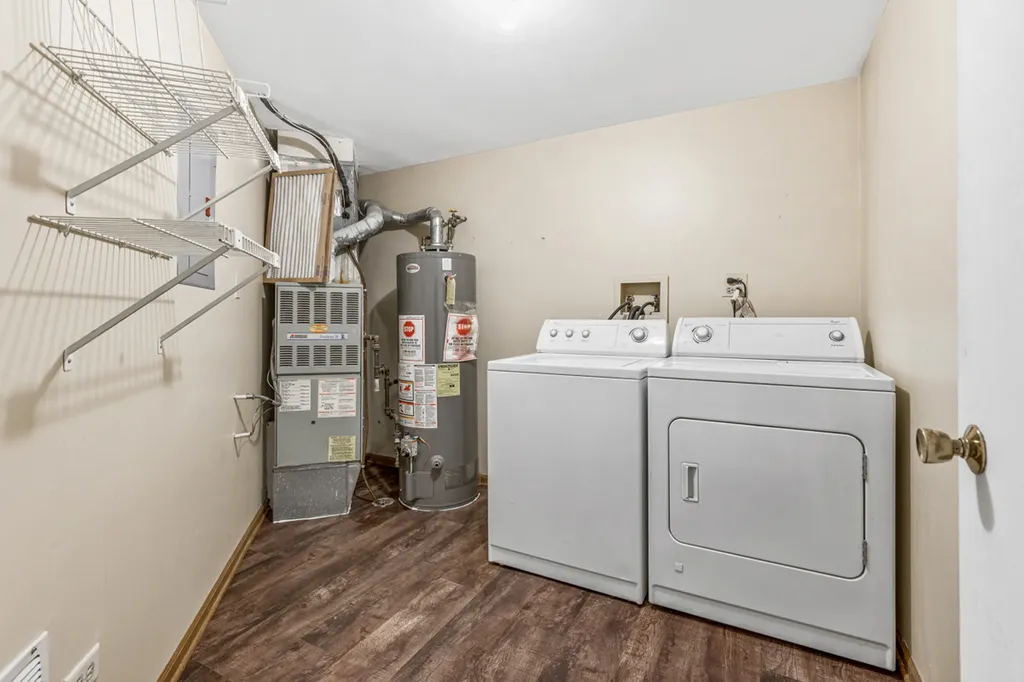 1665 Commodore Court Schaumburg IL 60193
