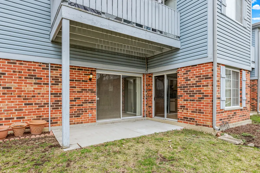 1665 Commodore Court Schaumburg IL 60193
