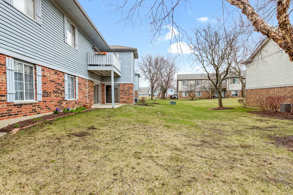 1665 Commodore Court Schaumburg IL 60193