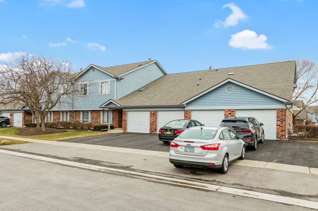 1665 Commodore Court Schaumburg IL 60193