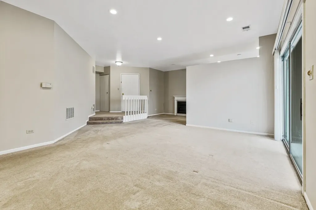 1665 Commodore Court Schaumburg IL 60193