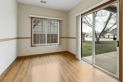 1665 Commodore Court Schaumburg IL 60193