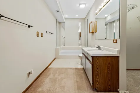1665 Commodore Court Schaumburg IL 60193
