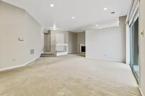 1665 Commodore Court Schaumburg IL 60193