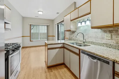 1665 Commodore Court Schaumburg IL 60193