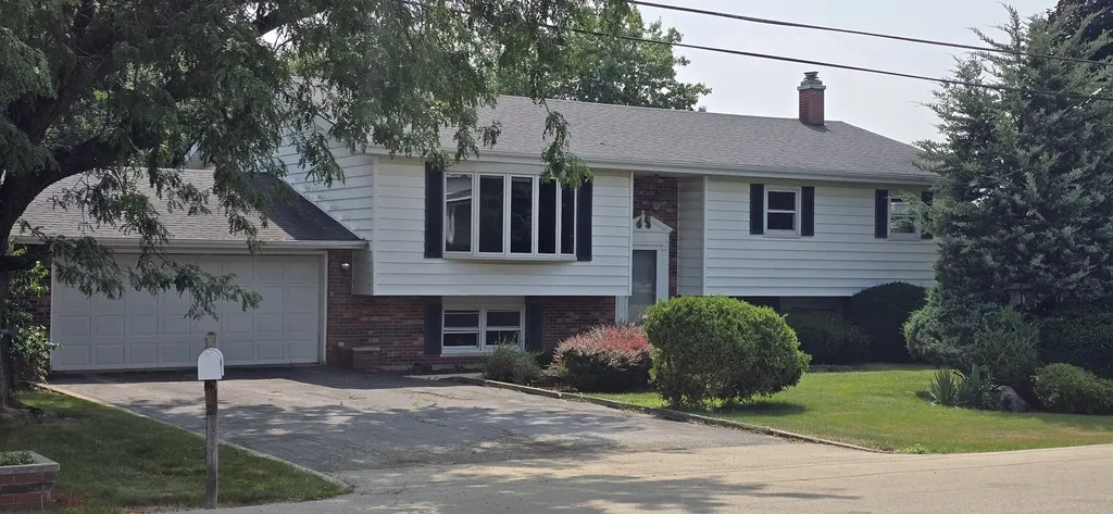 12135 Hillcrest Drive Lemont IL 60439