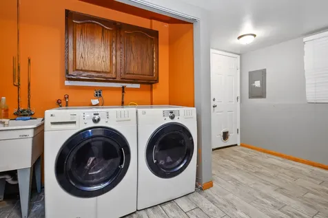 7048 Brementowne Road Tinley Park IL 60477