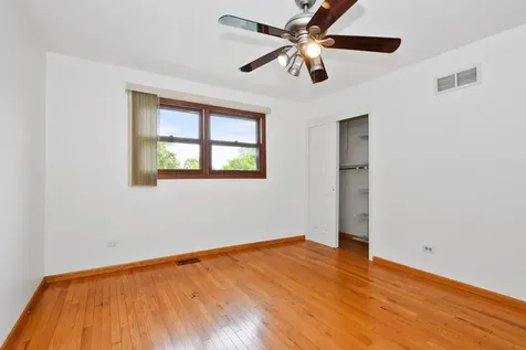 7048 Brementowne Road Tinley Park IL 60477