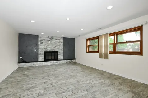 7048 Brementowne Road Tinley Park IL 60477
