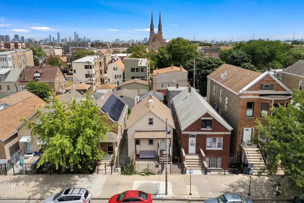 2237 South Oakley Avenue Chicago IL 60608