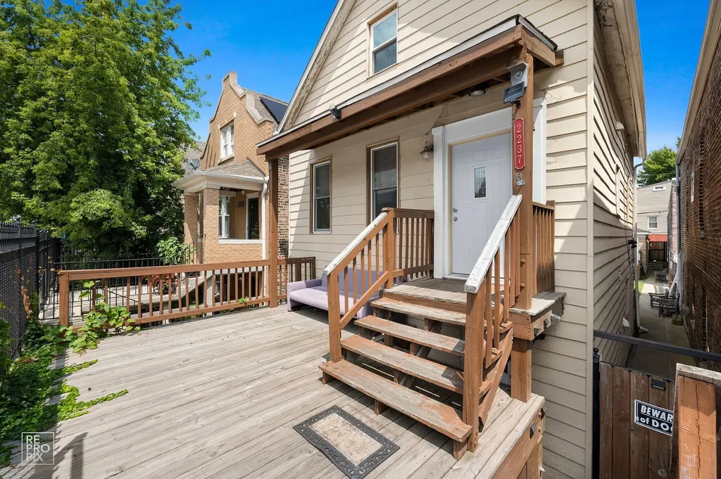 2237 South Oakley Avenue Chicago IL 60608