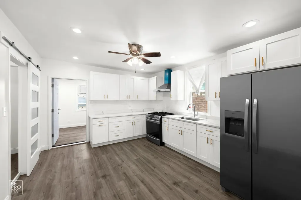2237 South Oakley Avenue Chicago IL 60608