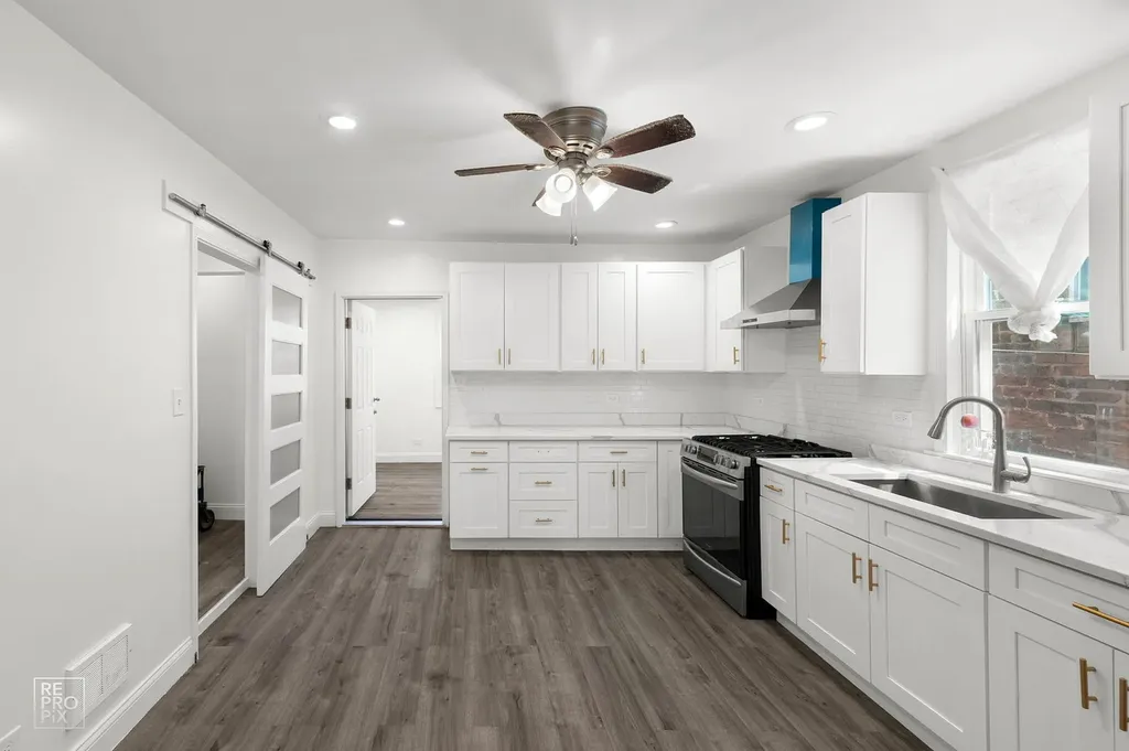2237 South Oakley Avenue Chicago IL 60608