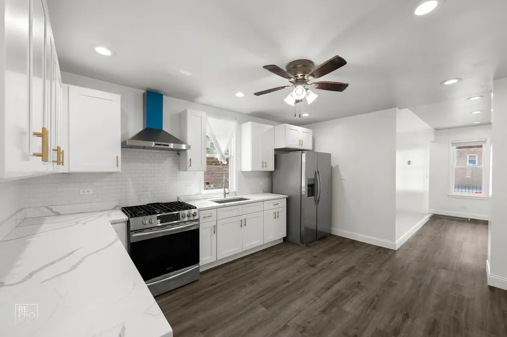 2237 South Oakley Avenue Chicago IL 60608