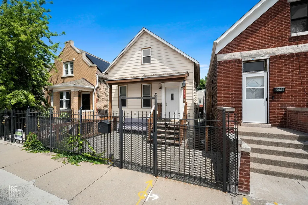 2237 South Oakley Avenue Chicago IL 60608