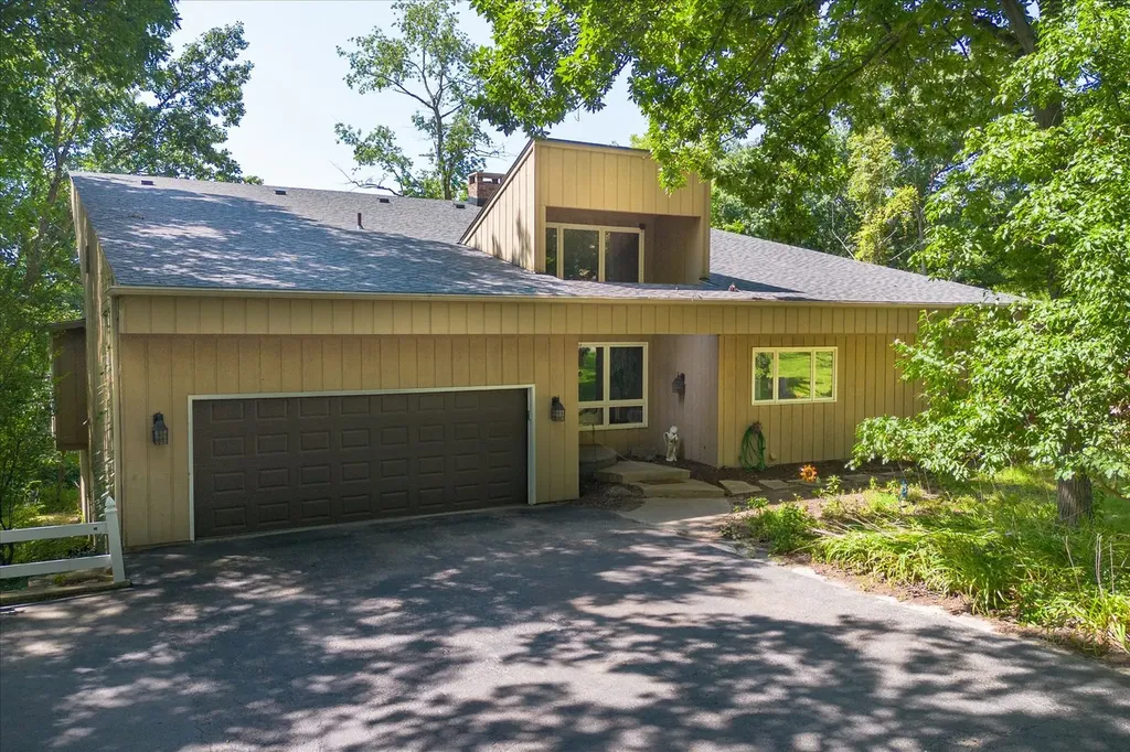 605 Sherwood Glen Princeton IL 61356