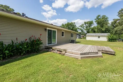 1871 South Oaklawn Drive St. Anne IL 60964
