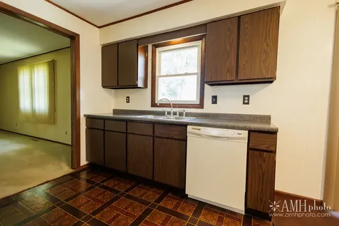 1871 South Oaklawn Drive St. Anne IL 60964