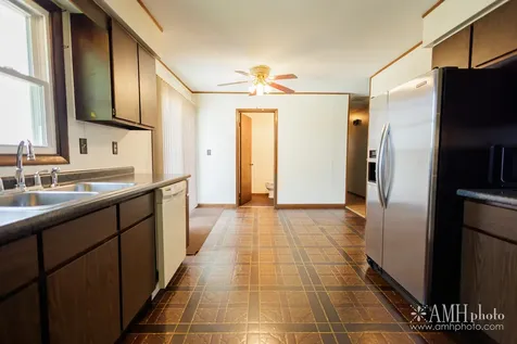 1871 South Oaklawn Drive St. Anne IL 60964