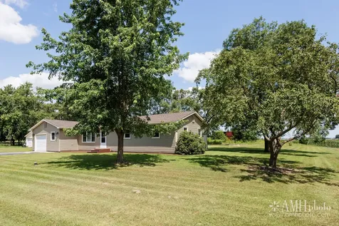 1871 South Oaklawn Drive St. Anne IL 60964