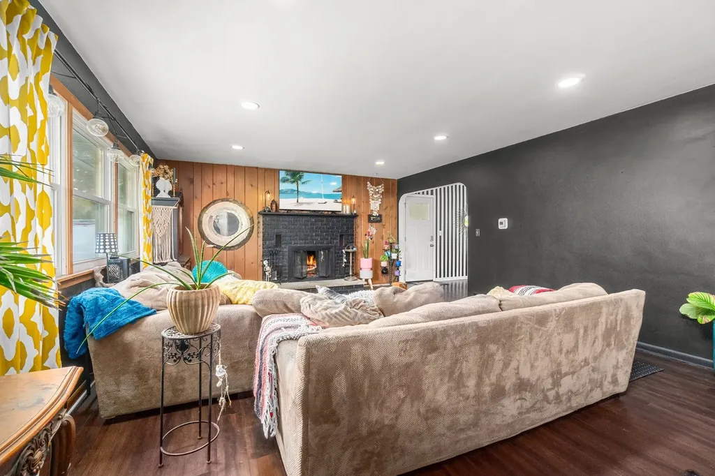 639 Meyer Court Aurora IL 60506