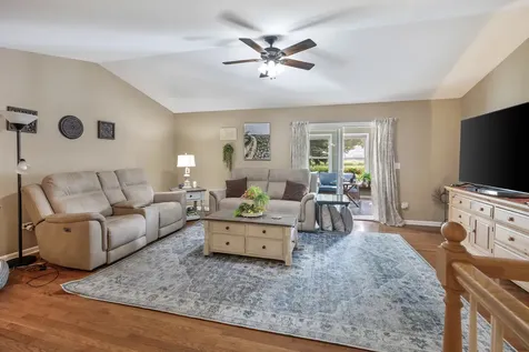 823 Karen Drive Hampshire IL 60140