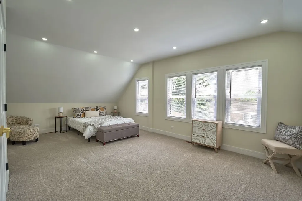 1039 West 97 Street Chicago IL 60643