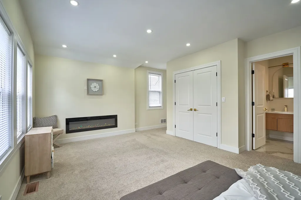 1039 West 97 Street Chicago IL 60643