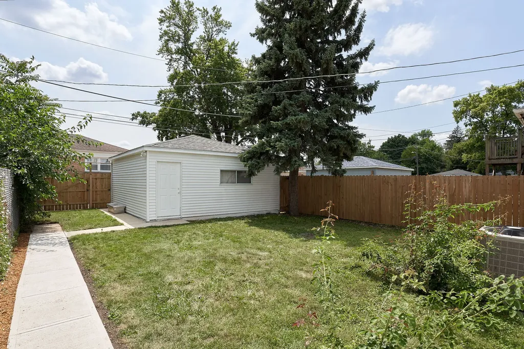 1039 West 97 Street Chicago IL 60643