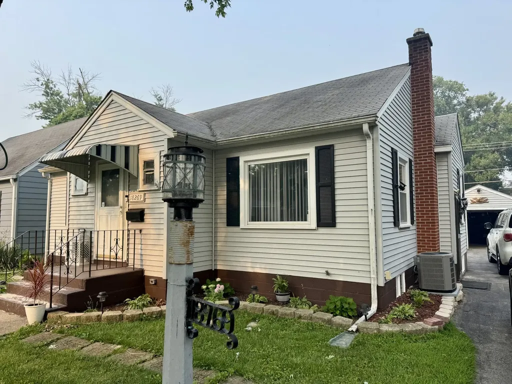 18269 Burnham Avenue Lansing IL 60438