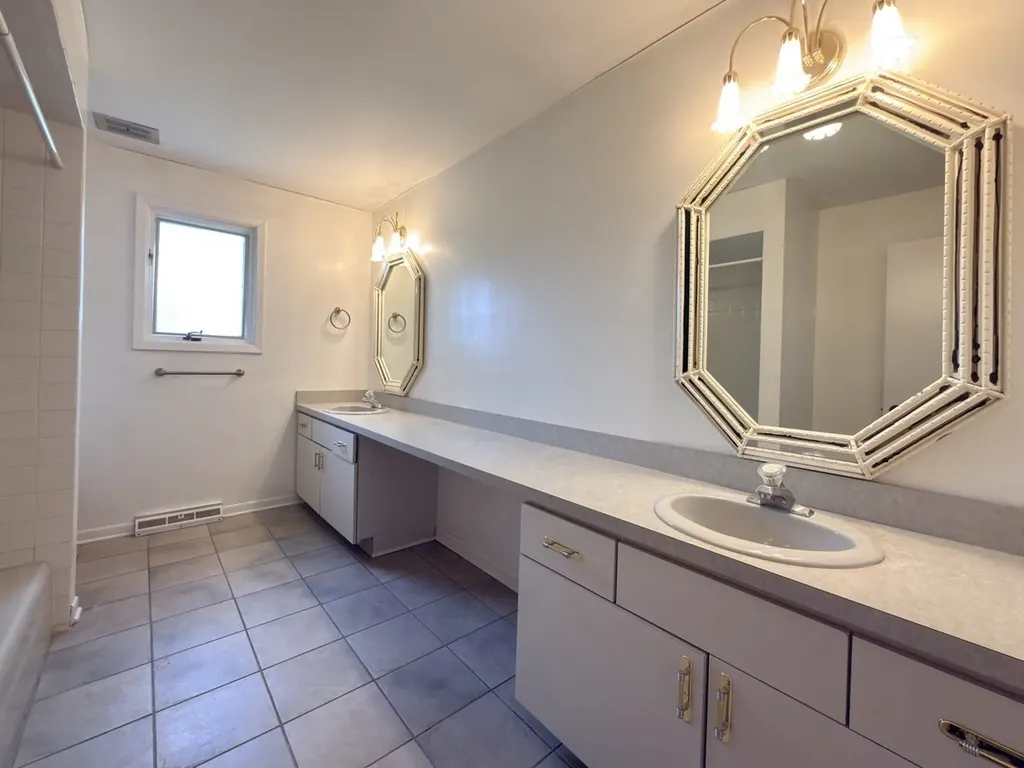 7826 Dunham Road Downers Grove IL 60516