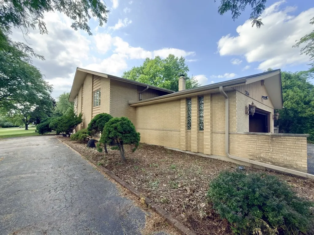7826 Dunham Road Downers Grove IL 60516